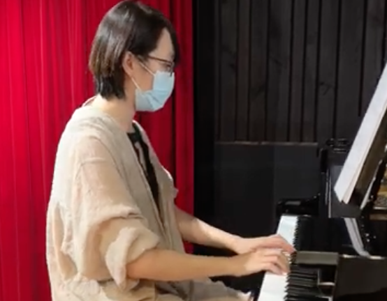 Read more about the article 零基礎成人鋼琴團員Miki 演奏