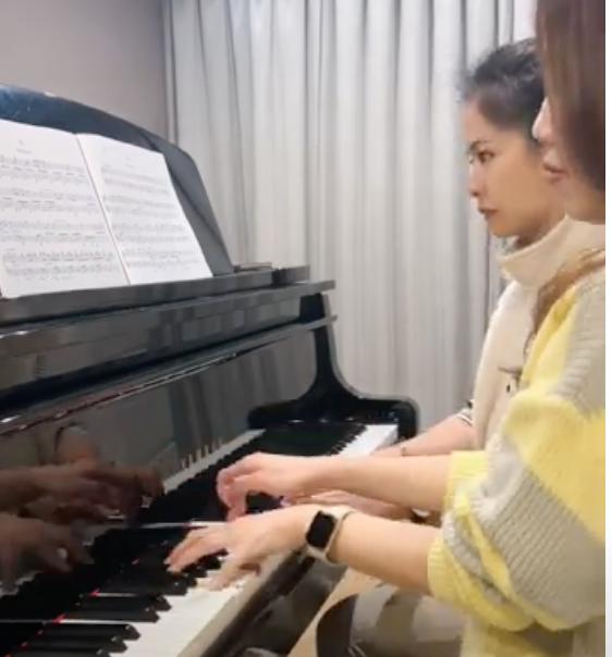 Read more about the article 成人鋼琴團員語喬｜四手連彈西班牙舞曲