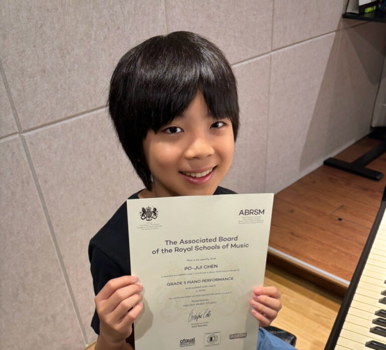 Read more about the article 恭喜青少年鋼琴團員柏睿｜英國皇家檢定五級優等