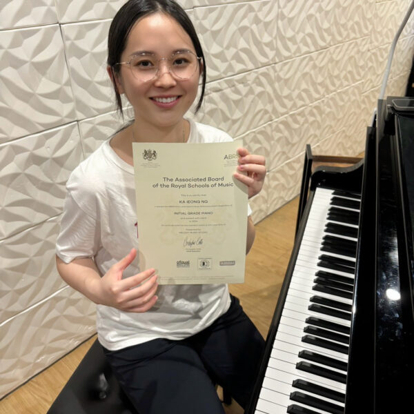恭喜零基礎成人鋼琴團員家陽｜英國皇家檢定優等
