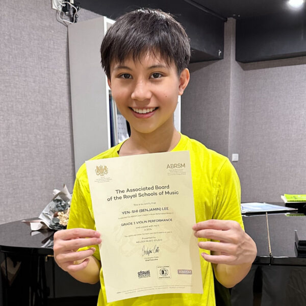 恭喜零基礎青少年小提琴團員Benjamin｜英國皇家檢定優等