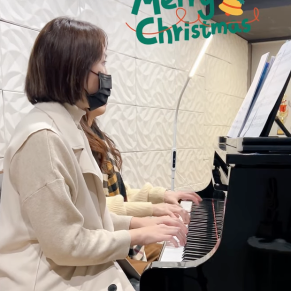 零基礎成人鋼琴團員Miki｜演奏聖誕歌